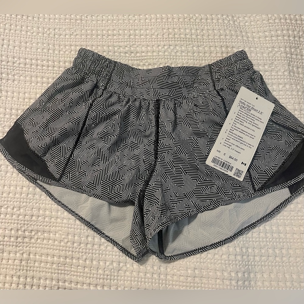 Lululemon Hotty Hot Short Seawheeze Illusionary White Black Lined Women's Sz 6